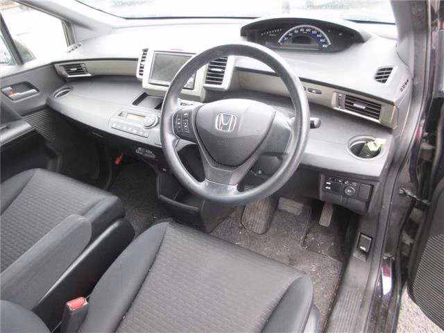 HONDA FREED SPIKE