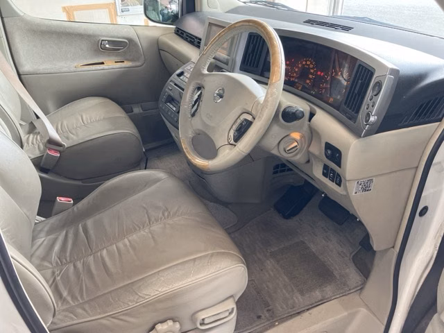 NISSAN ELGRAND
