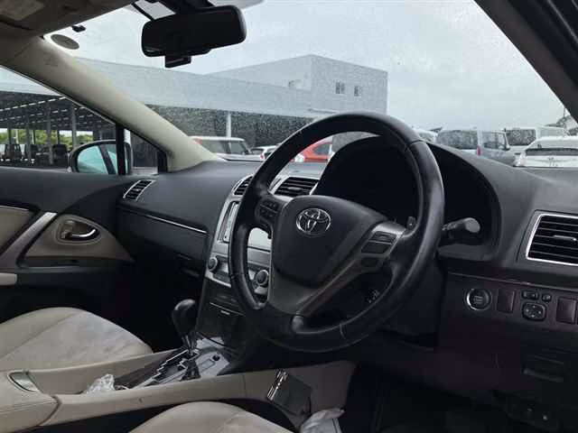 TOYOTA AVENSIS