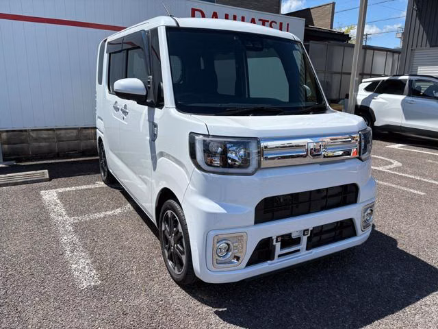 DAIHATSU WAKE