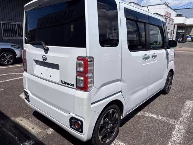 DAIHATSU WAKE