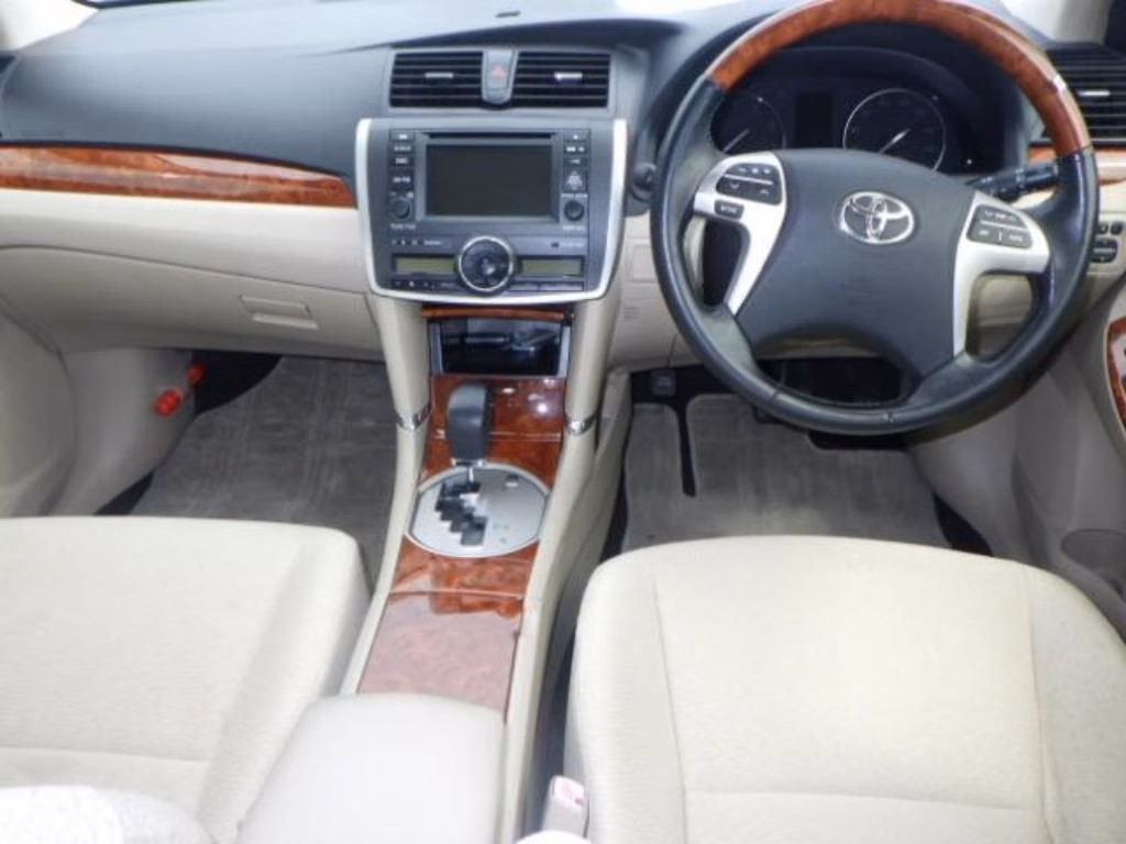 TOYOTA PREMIO