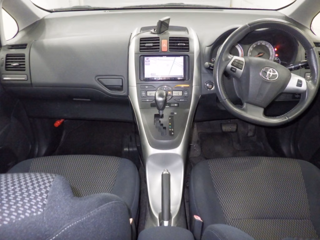 TOYOTA AURIS