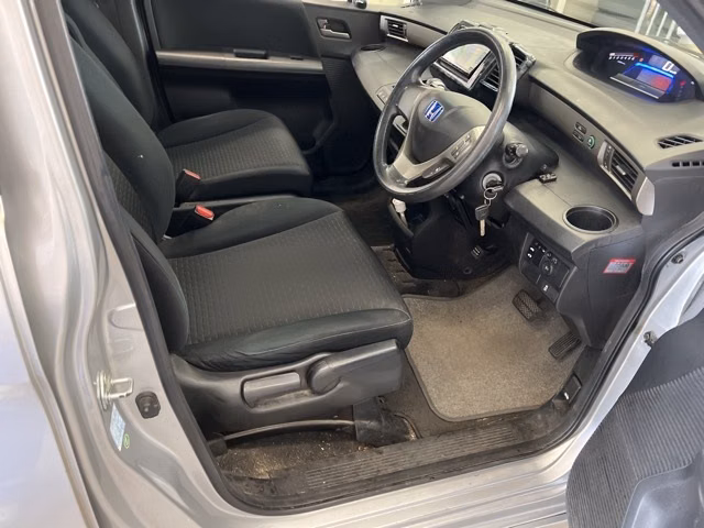 HONDA FREED SPIKE