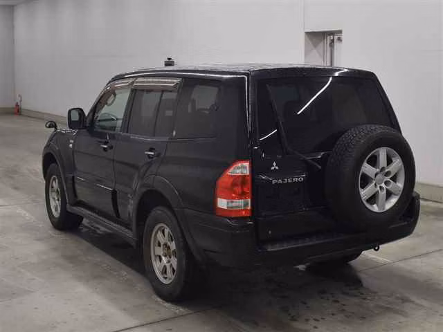MITSUBISHI PAJERO