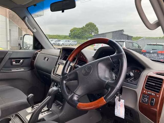 MITSUBISHI PAJERO