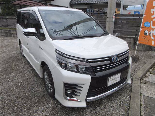 TOYOTA VOXY