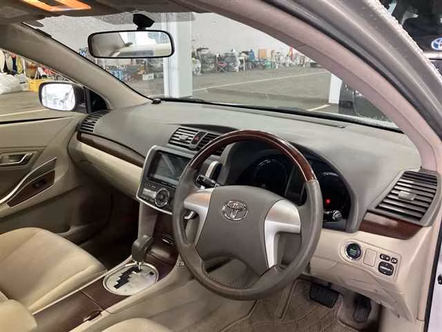 TOYOTA PREMIO