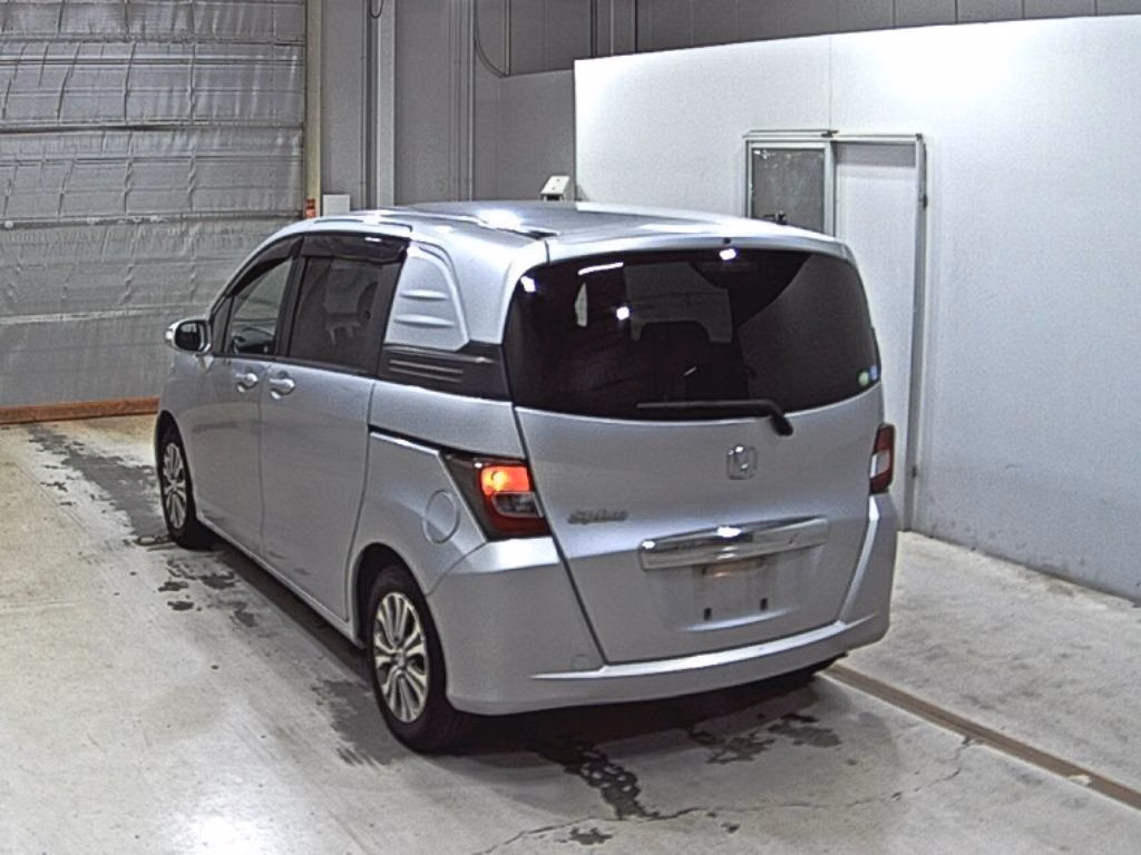 HONDA FREED SPIKE