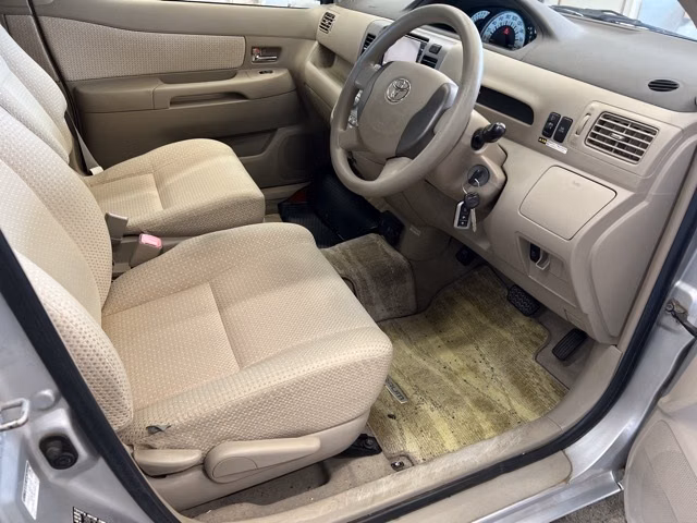 TOYOTA RAUM
