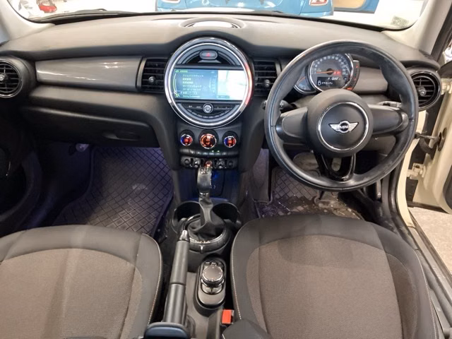 MINI HATCH