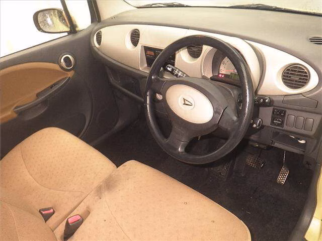 DAIHATSU MOVE LATTE
