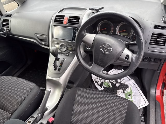 TOYOTA AURIS