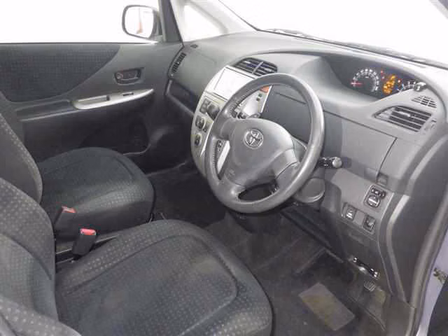 TOYOTA RACTIS