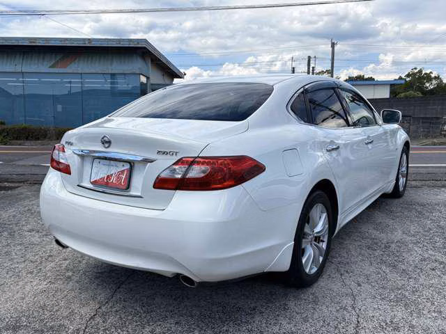 Nissan Fuga