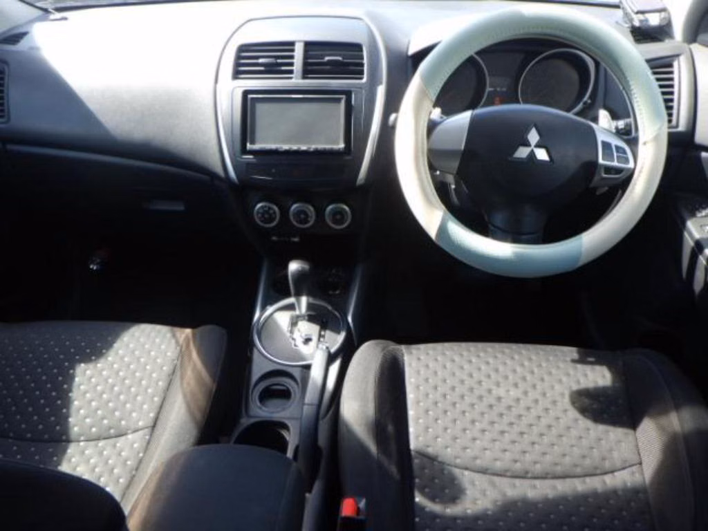 MITSUBISHI RVR