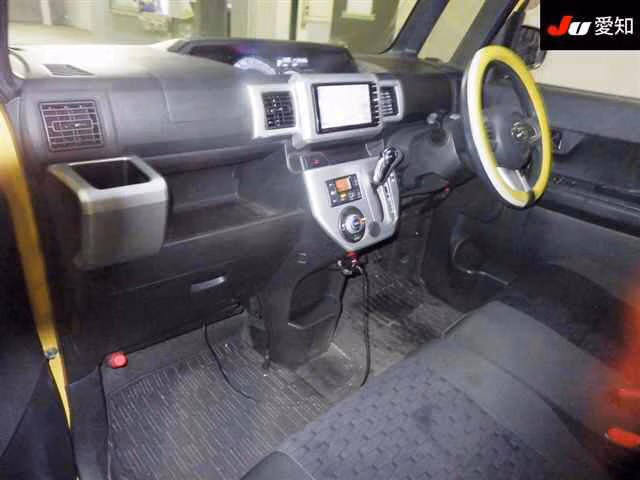 DAIHATSU WAKE