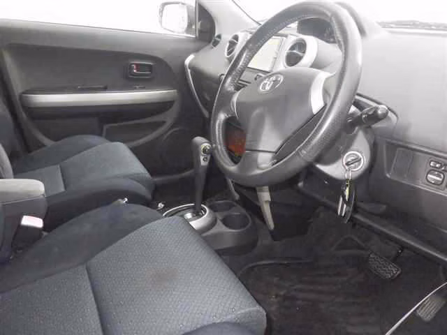 TOYOTA IST