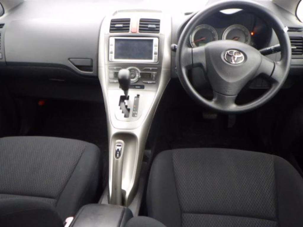 TOYOTA AURIS