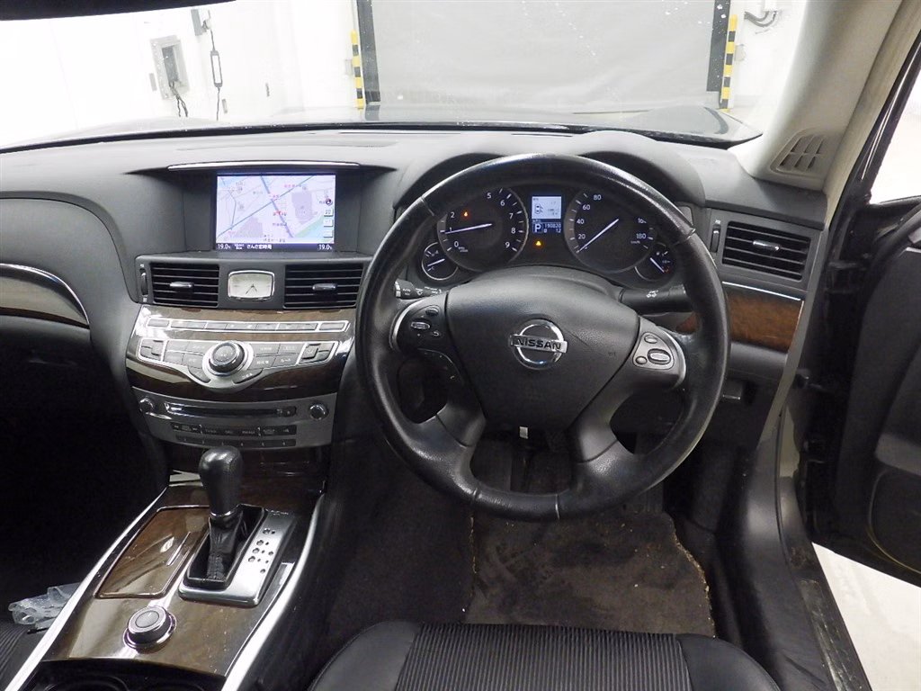 NISSAN FUGA