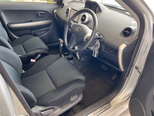 TOYOTA IST