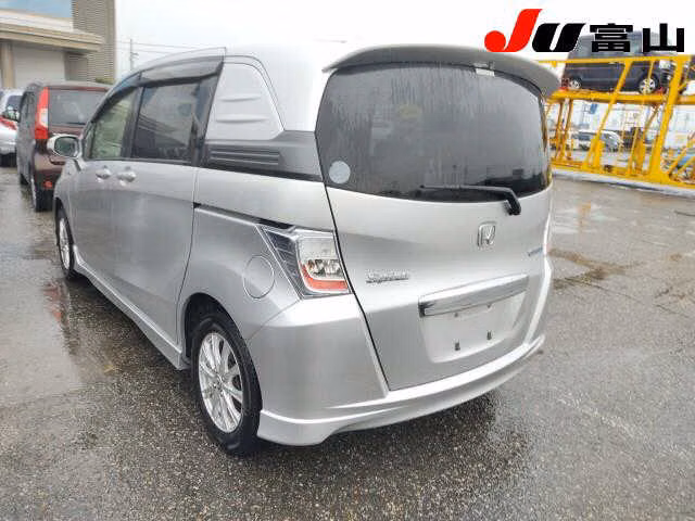 HONDA FREED SPIKE