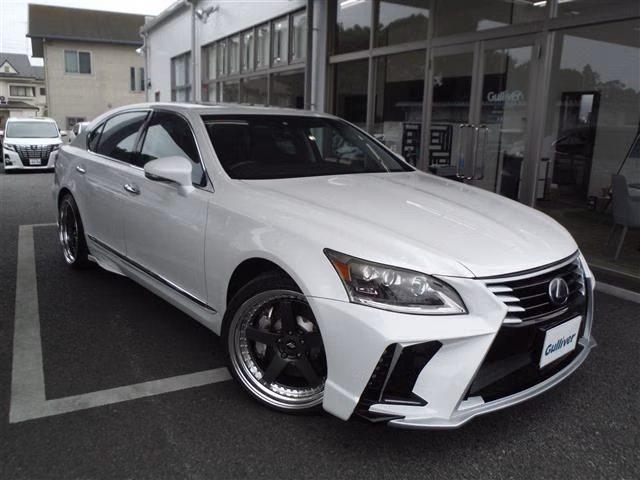 LEXUS LS600H