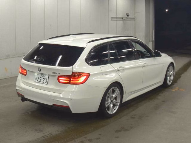 BMW 3-SERIES