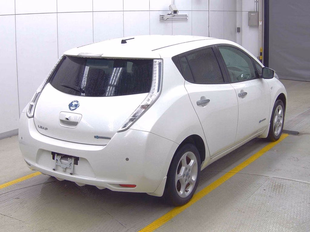 NISSAN LEAF