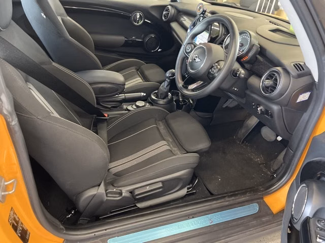 MINI HATCH