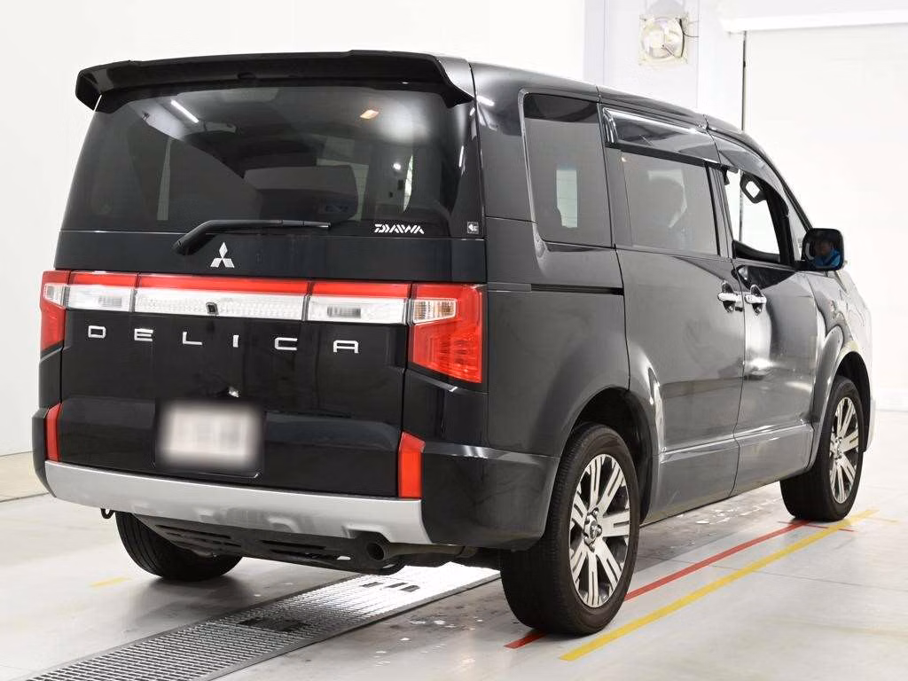 Mitsubishi Delica D:5