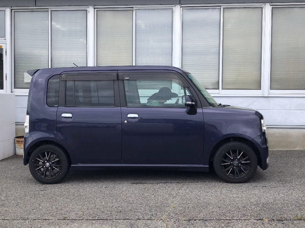 DAIHATSU MOVE CONTE