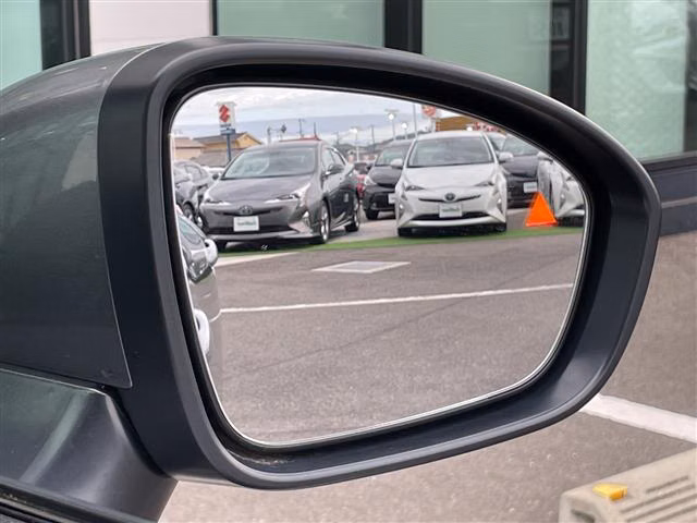 Nissan Aura