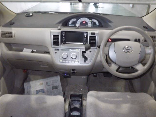 TOYOTA RAUM