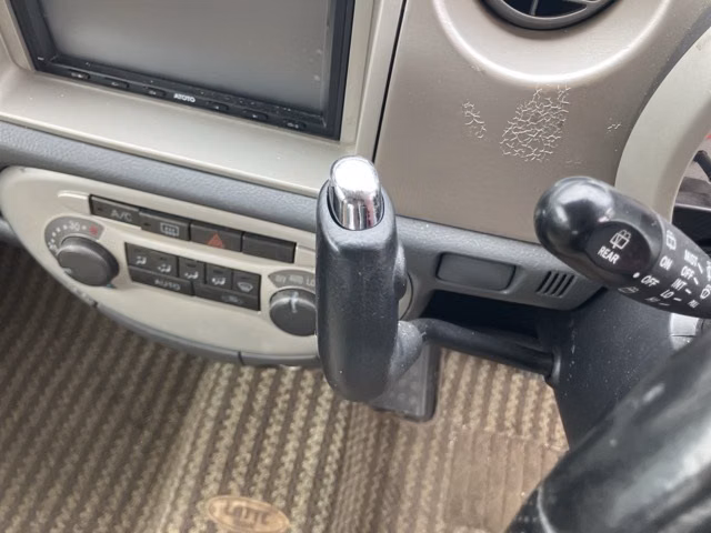DAIHATSU MOVE LATTE