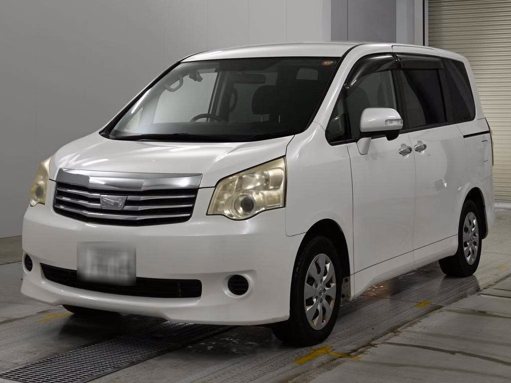 TOYOTA NOAH