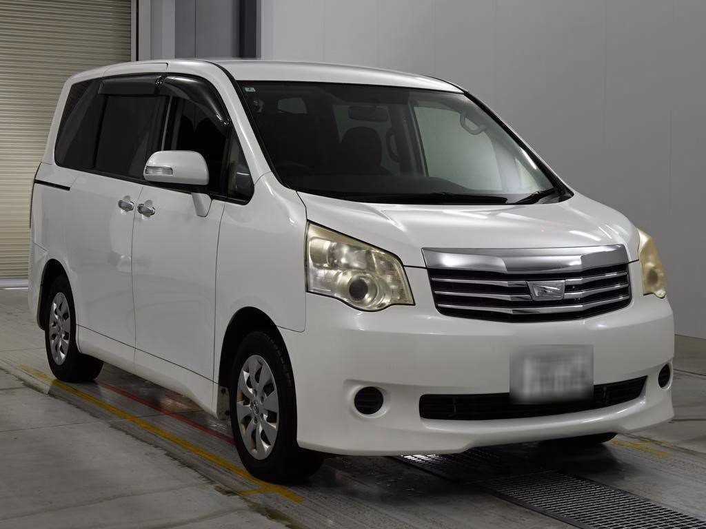 TOYOTA NOAH