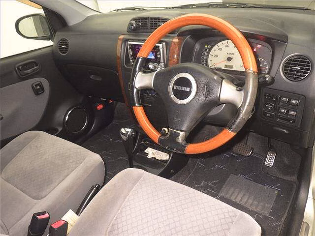 DAIHATSU MIRA AVY