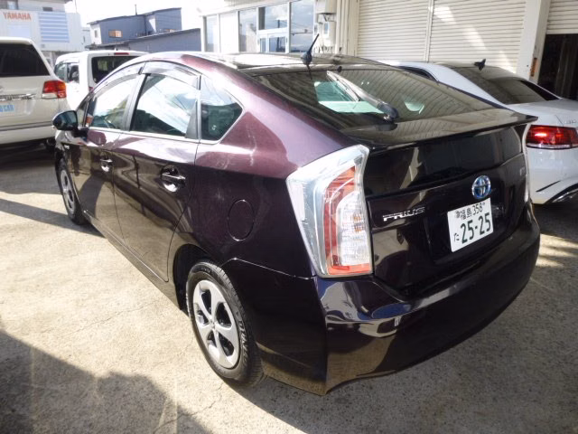 TOYOTA PRIUS