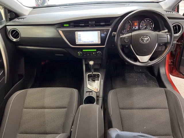 TOYOTA AURIS