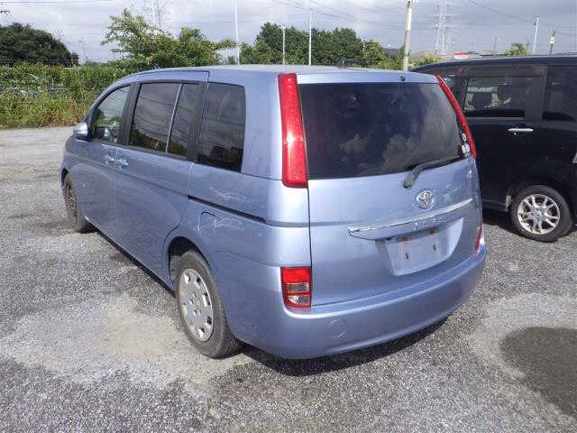 TOYOTA ISIS