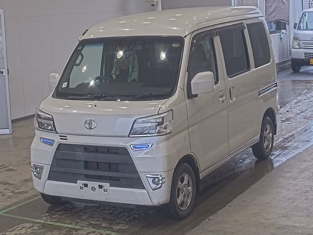 TOYOTA PIXIS VAN