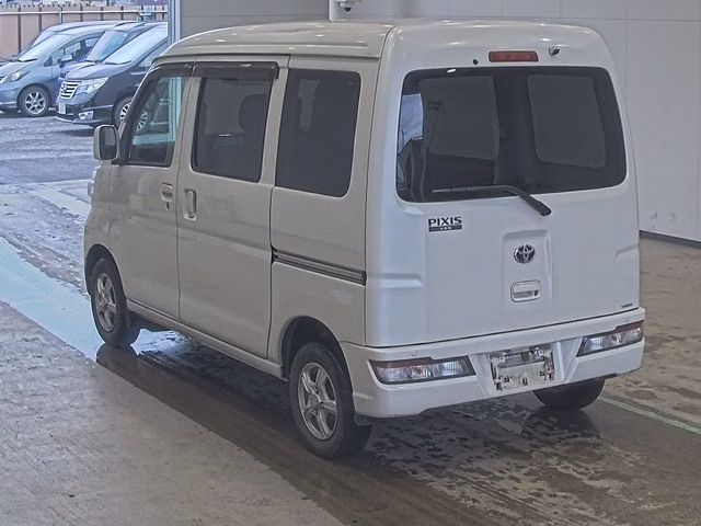 TOYOTA PIXIS VAN