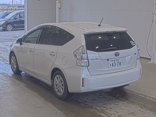 TOYOTA PRIUS ALPHA
