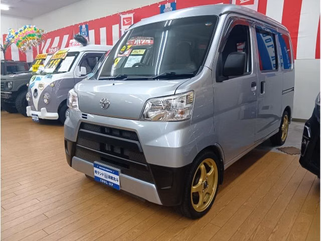 TOYOTA PIXIS VAN