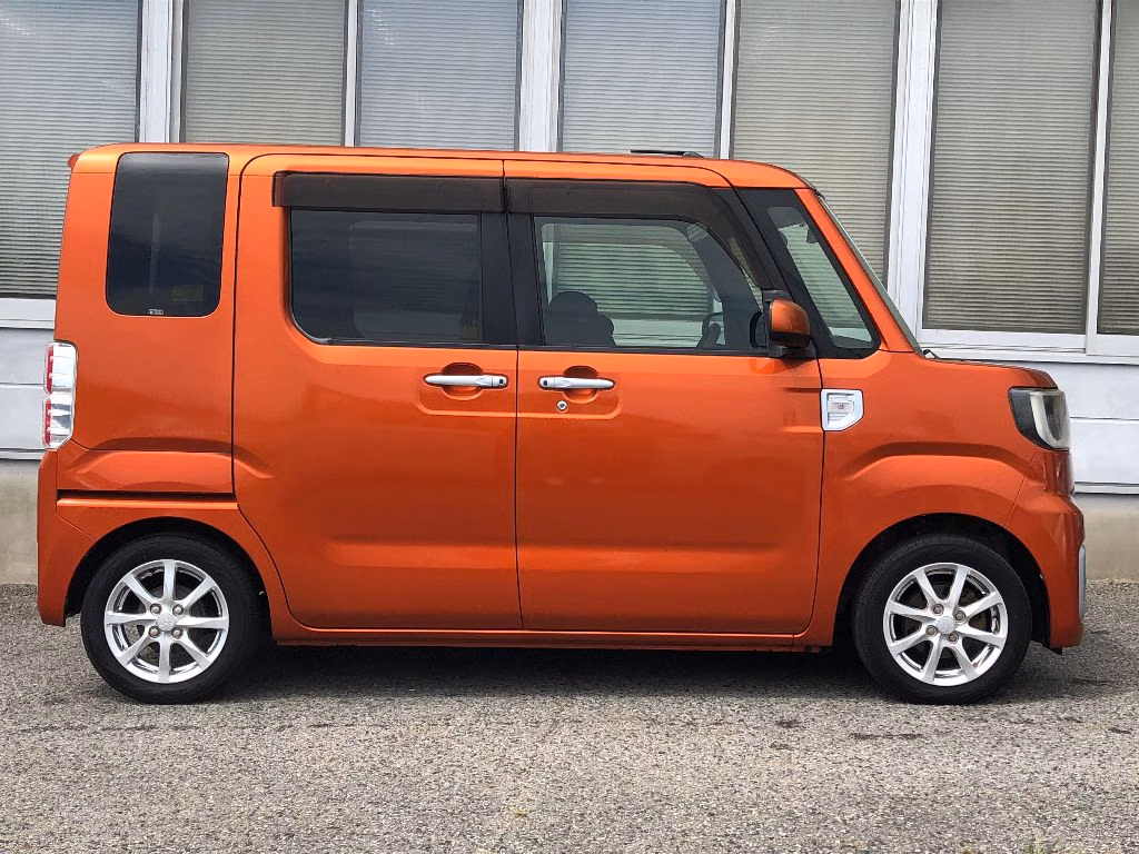 DAIHATSU WAKE
