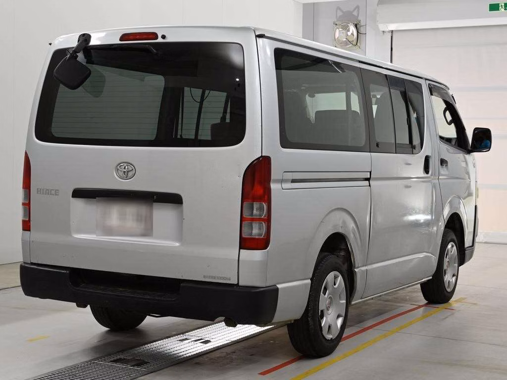 TOYOTA REGIUS ACE