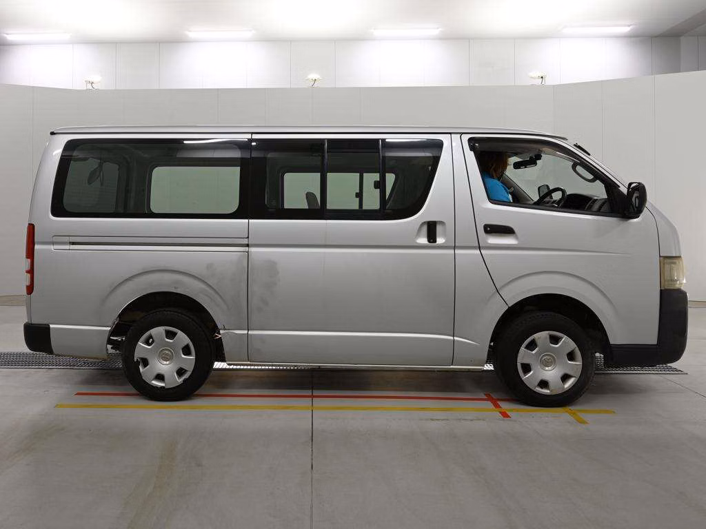 TOYOTA REGIUS ACE