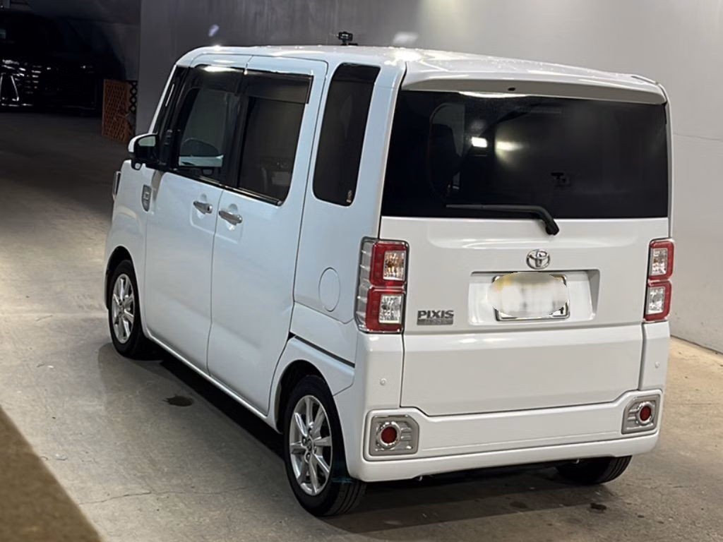 TOYOTA PIXIS MEGA