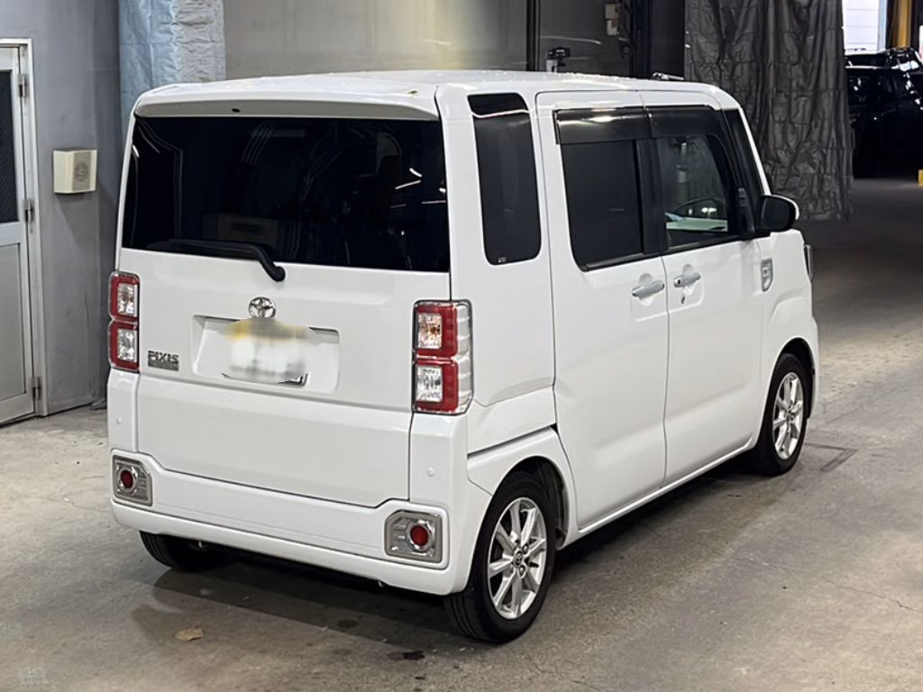 TOYOTA PIXIS MEGA